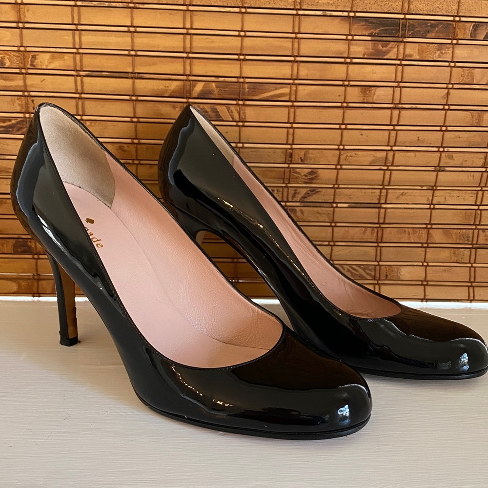 Kate Spade Karolina Heels, Black Patent, Size 8 - Picture 3 of 6
